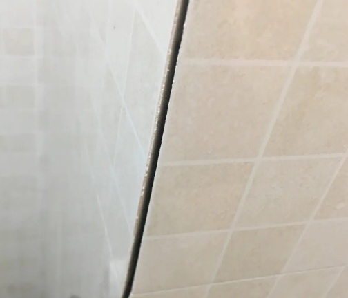 柳北瓷砖空鼓维修公司分享阳台瓷砖脱落的修复过程可以分为以下几个步骤